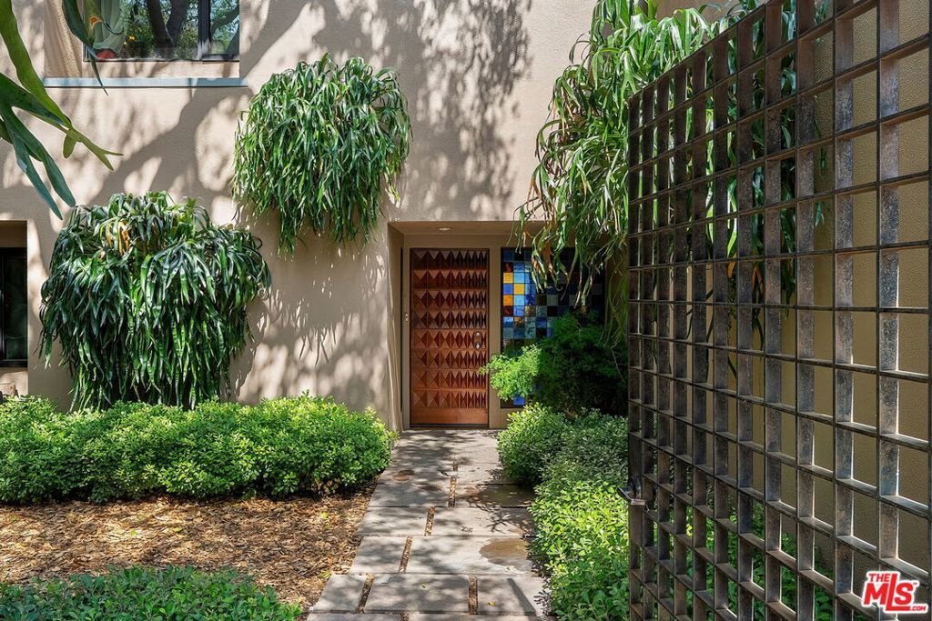 1026 N Tigertail Road, Los Angeles, CA 90049 — photo 2