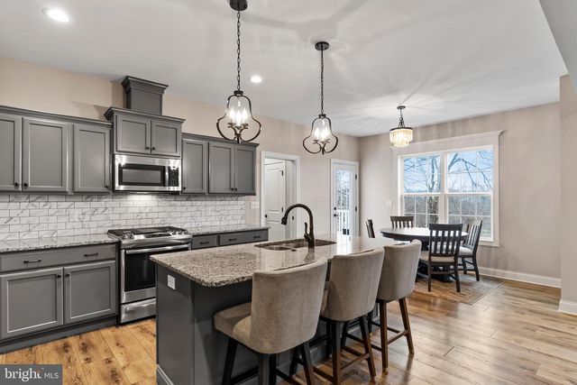 16 BOBOLINK COURT, Mechanicsburg, PA 17050