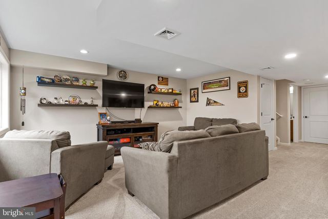 16 BOBOLINK COURT, Mechanicsburg, PA 17050