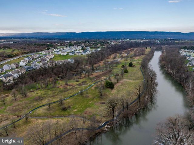 16 BOBOLINK COURT, Mechanicsburg, PA 17050