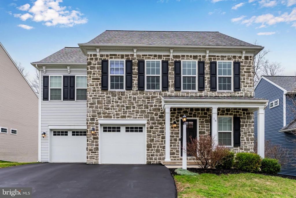 16 BOBOLINK COURT, Mechanicsburg, PA 17050