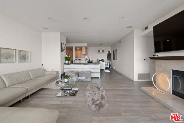 11535 Rochester Avenue 301, Los Angeles, CA 90025