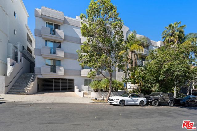 11535 Rochester Avenue 301, Los Angeles, CA 90025