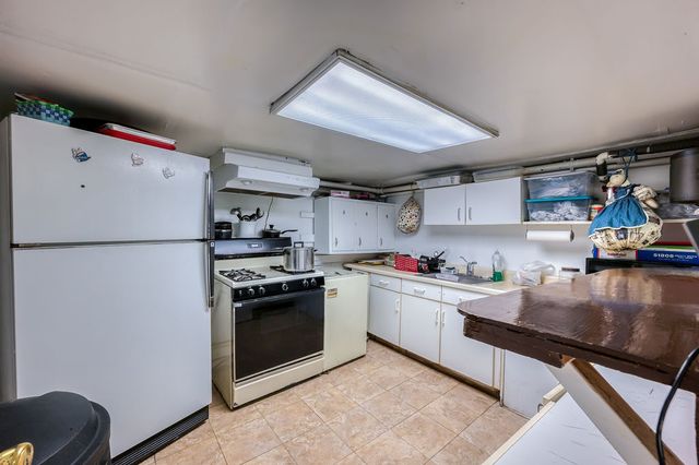 1457 W Blackhawk Street, Chicago, IL 60642