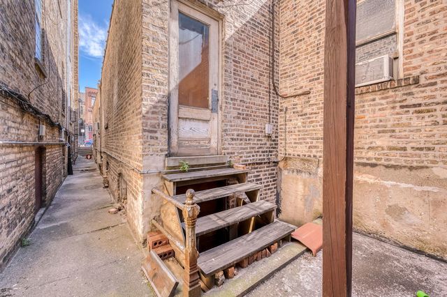 1457 W Blackhawk Street, Chicago, IL 60642