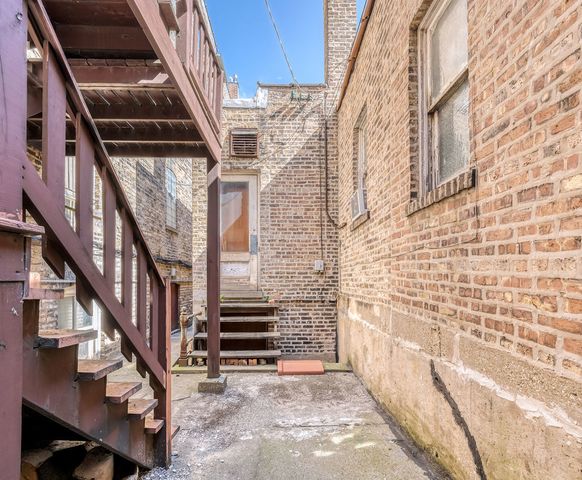 1457 W Blackhawk Street, Chicago, IL 60642