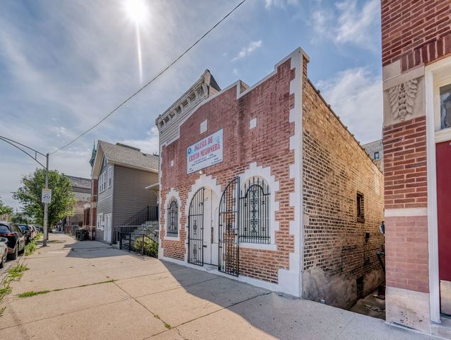 1457 W Blackhawk Street, Chicago, IL 60642