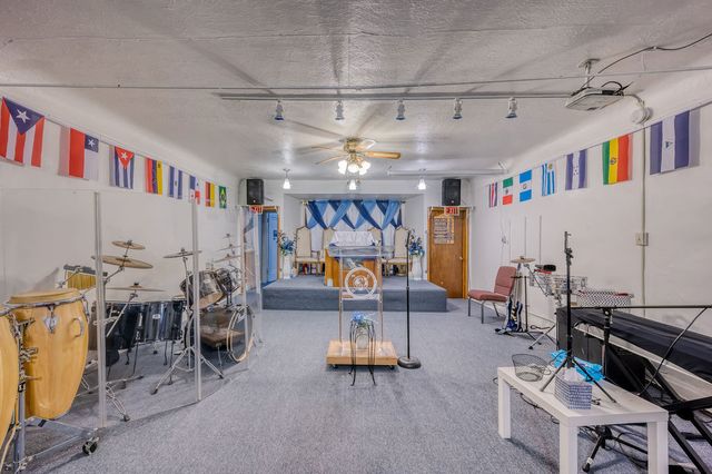 1457 W Blackhawk Street, Chicago, IL 60642