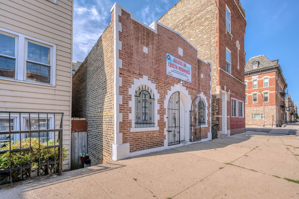 1457 W Blackhawk Street, Chicago, IL 60642