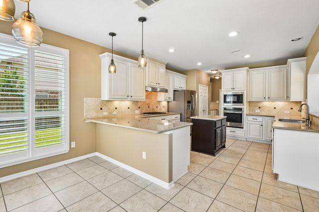 2306 Lakeway Drive, Friendswood, TX 77546