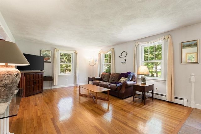 83 Willow Ridge Rd, North Andover, MA 01845