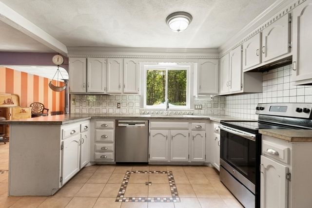 83 Willow Ridge Rd, North Andover, MA 01845