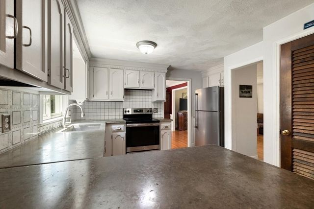 83 Willow Ridge Rd, North Andover, MA 01845