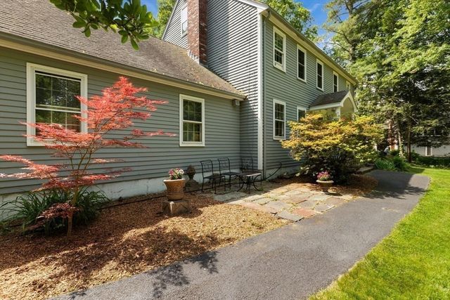 83 Willow Ridge Rd, North Andover, MA 01845