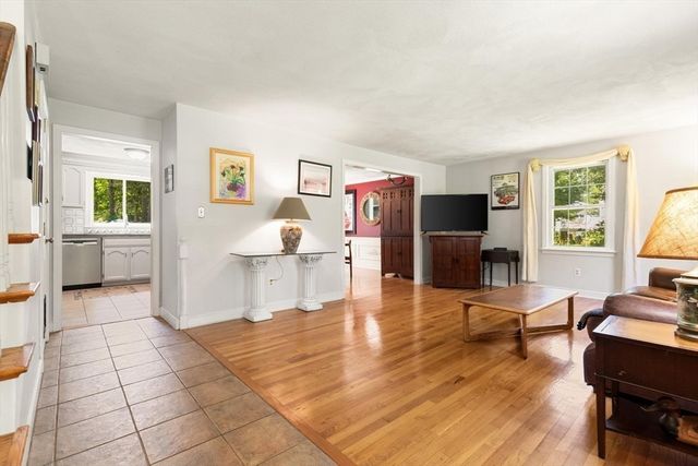 83 Willow Ridge Rd, North Andover, MA 01845