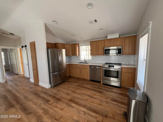 10960 N 67th Avenue 118, Glendale, AZ 85304