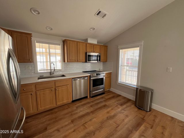 10960 N 67th Avenue 118, Glendale, AZ 85304