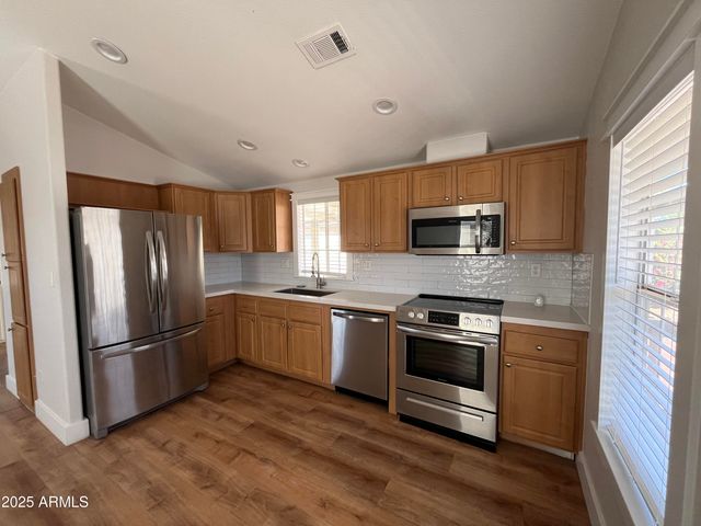 10960 N 67th Avenue 118, Glendale, AZ 85304