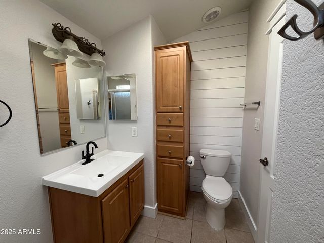 10960 N 67th Avenue 118, Glendale, AZ 85304