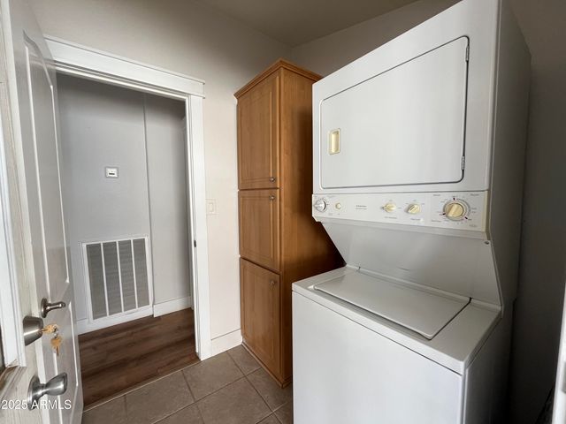 10960 N 67th Avenue 118, Glendale, AZ 85304