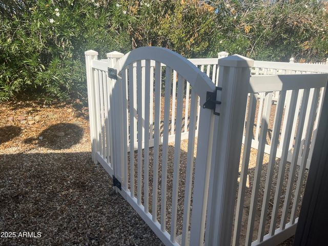 10960 N 67th Avenue 118, Glendale, AZ 85304