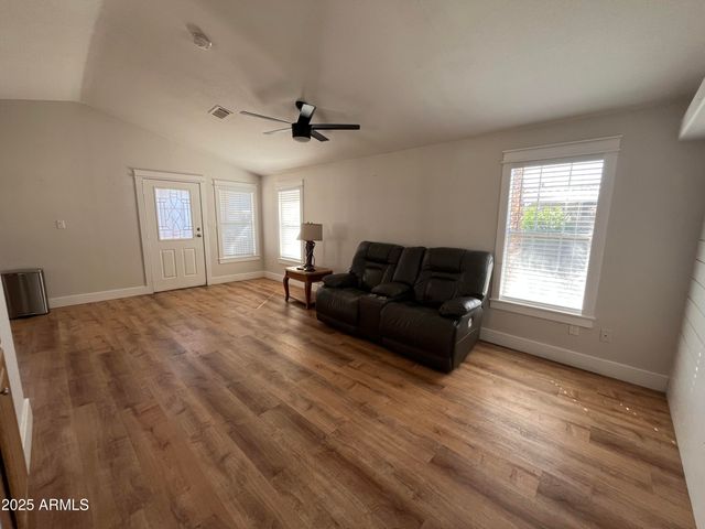 10960 N 67th Avenue 118, Glendale, AZ 85304