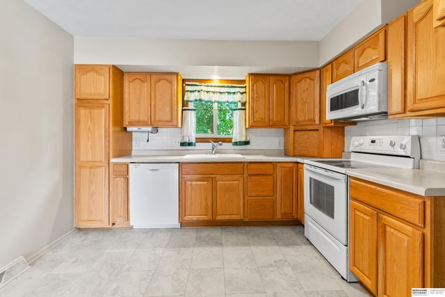 2118 S 122nd Avenue, Omaha, NE 68144