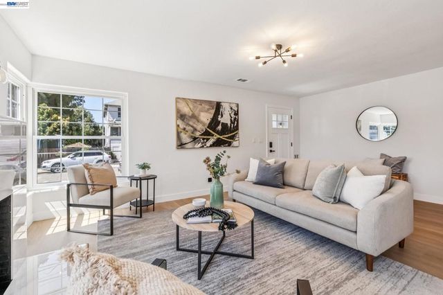 9946 Dante Ave, Oakland, CA 94603