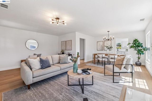 9946 Dante Ave, Oakland, CA 94603