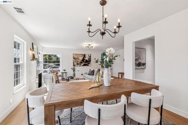 9946 Dante Ave, Oakland, CA 94603