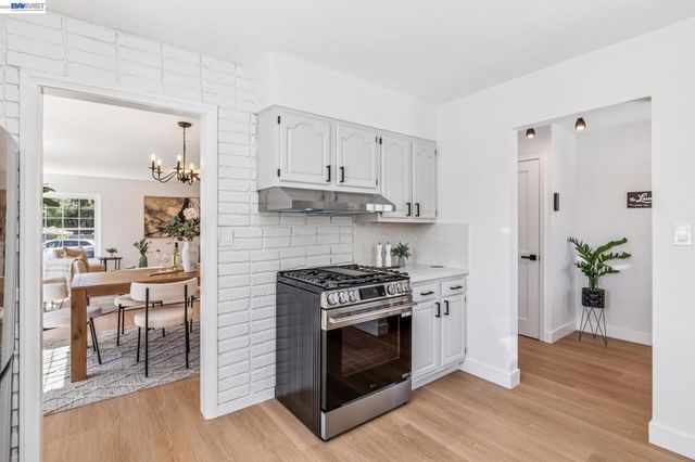 9946 Dante Ave, Oakland, CA 94603