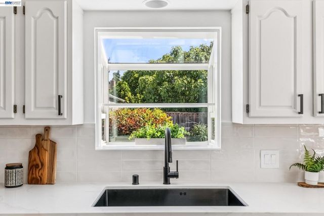 9946 Dante Ave, Oakland, CA 94603