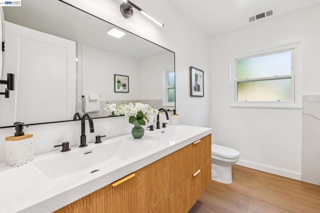 9946 Dante Ave, Oakland, CA 94603