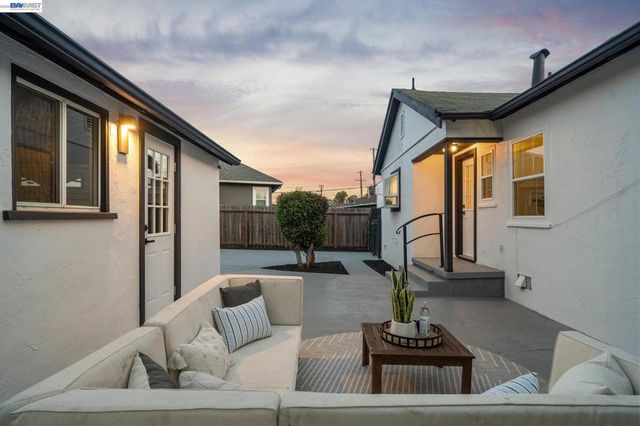 9946 Dante Ave, Oakland, CA 94603
