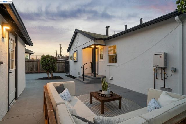 9946 Dante Ave, Oakland, CA 94603