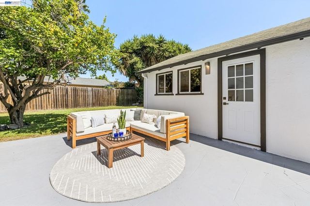 9946 Dante Ave, Oakland, CA 94603