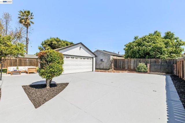 9946 Dante Ave, Oakland, CA 94603