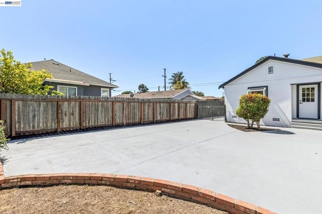 9946 Dante Ave, Oakland, CA 94603