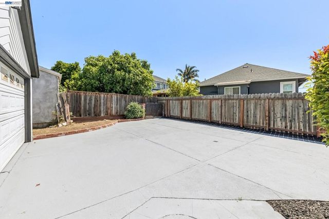9946 Dante Ave, Oakland, CA 94603