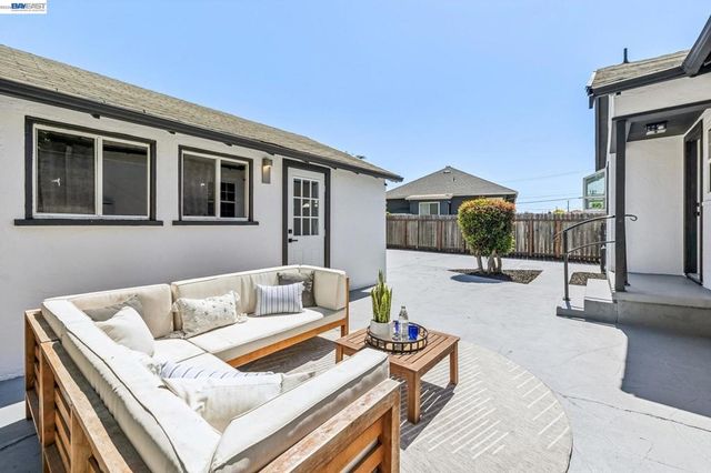 9946 Dante Ave, Oakland, CA 94603