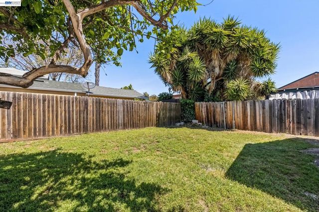 9946 Dante Ave, Oakland, CA 94603