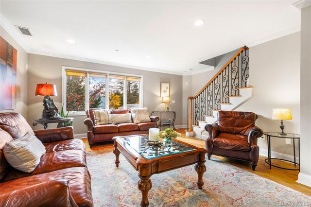 2 GOLDWIN Street 2, Rye, NY 10580