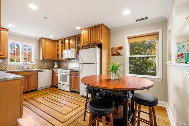 2 GOLDWIN Street 2, Rye, NY 10580