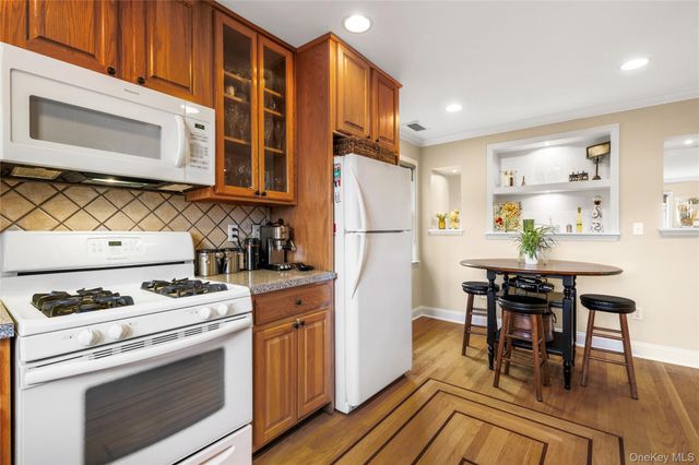 2 GOLDWIN Street 2, Rye, NY 10580