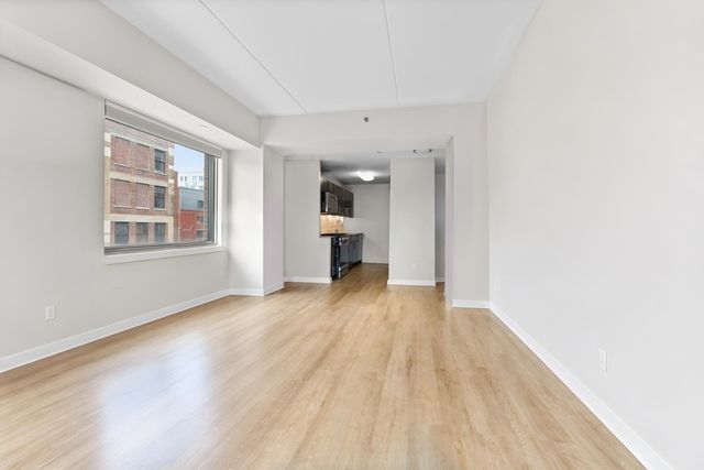 535 W 52nd St Apt 7B, New York City, NY 10019