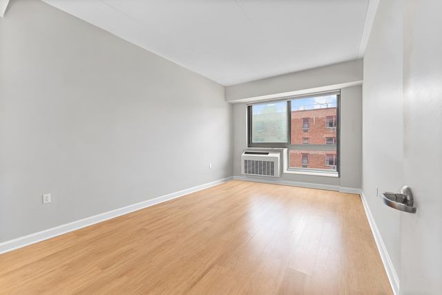 535 W 52nd St Apt 7B, New York City, NY 10019