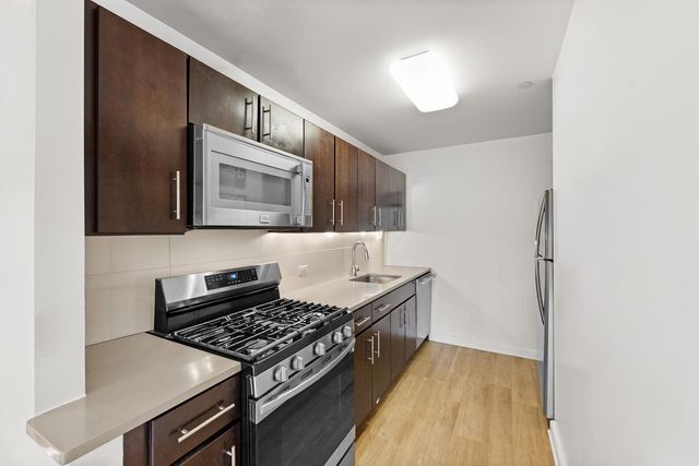 535 W 52nd St Apt 7B, New York City, NY 10019