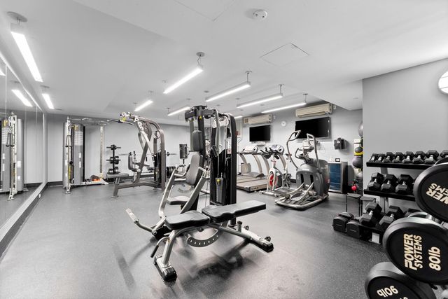 535 W 52nd St Apt 7B, New York City, NY 10019