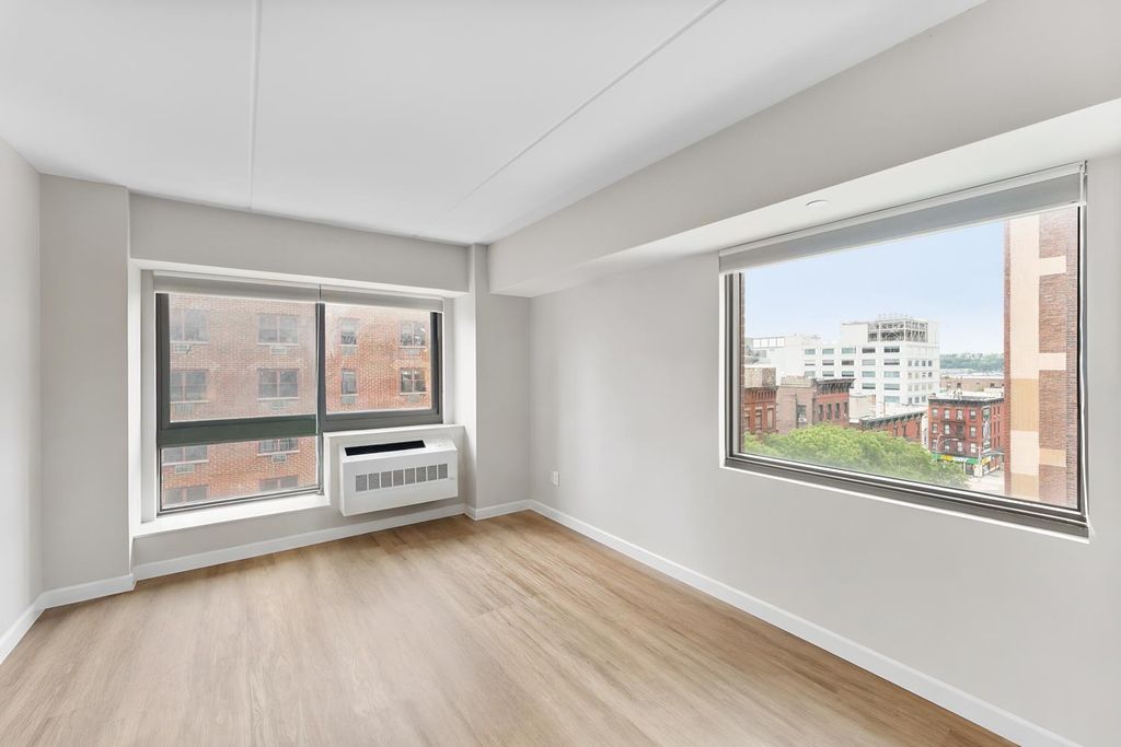 535 W 52nd St Apt 7B, New York City, NY 10019