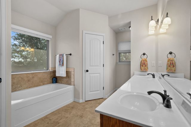 1261 Newcastle Drive, Weatherford, TX 76086